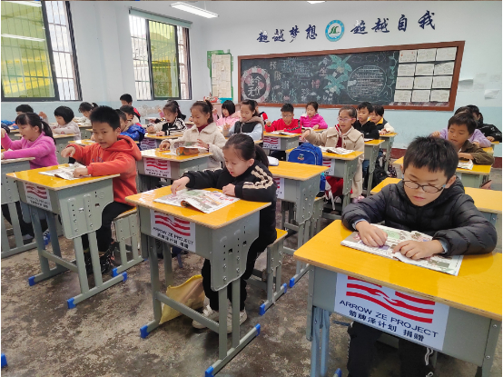 桌椅新1.jpg